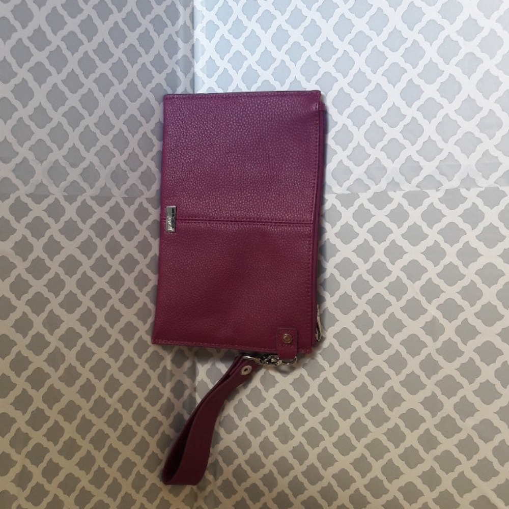 Jewell wristlet